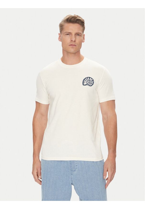 Mustang T-Shirt Austin 1016489 Écru Regular Fit. Kolor: kremowy. Materiał: bawełna