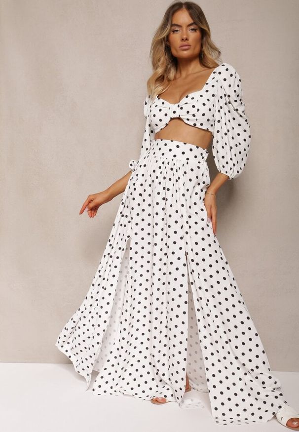 Renee - Biały 2-Częściowy Komplet w Kropki Krótki Top z Dekoltem Spódnica z Gumką w Talii Wandrea. Kolor: biały. Materiał: włókno, materiał. Wzór: kropki