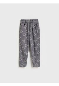 Reserved - Jeansy baggy w gwiazdki - szary. Kolor: szary #1