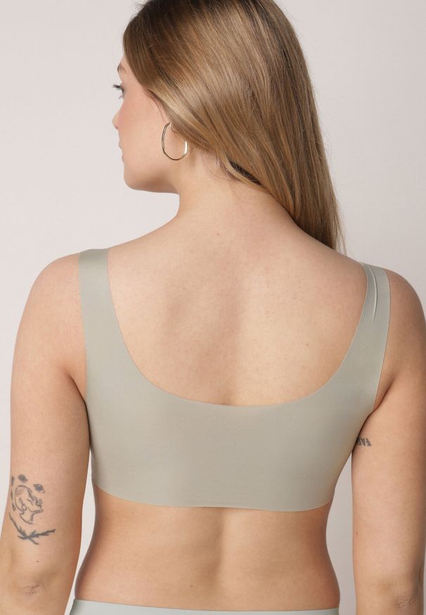 Born2be - Zielony Biustonosz Sportowy z Siateczką i Usztywnionymi Miseczkami Zerirae. Kolor: zielony. Materiał: dresówka. Rodzaj stanika: wyciągane miseczki