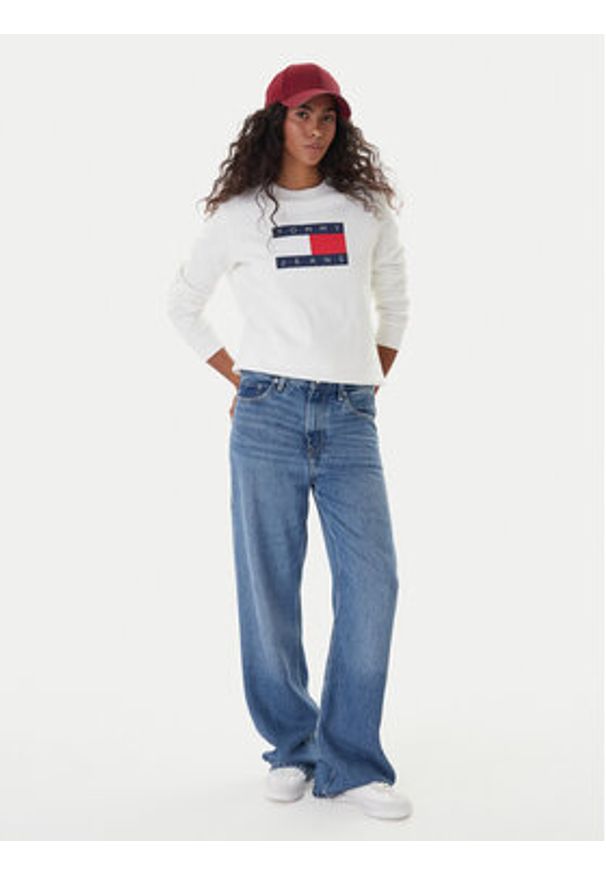 Tommy Jeans Bluza Flag DW0DW22564 Écru Regular Fit. Kolor: kremowy. Materiał: bawełna