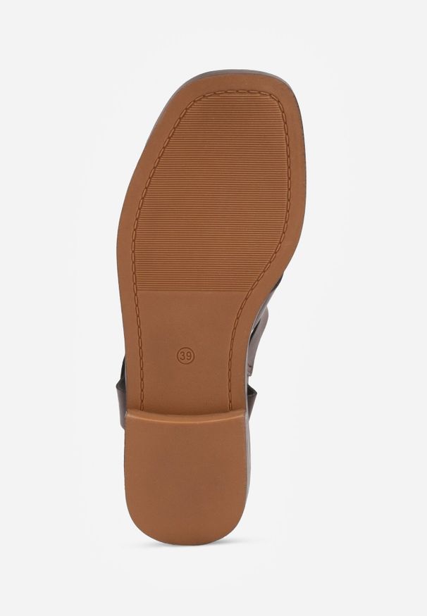 Born2be - Ciemnobrązowe Sandały VICES z Przeplatanymi Paskami i Kwadratowym Noskiem Assadah. Okazja: na co dzień. Zapięcie: pasek. Kolor: brązowy. Materiał: jeans, koronka. Styl: casual, klasyczny, elegancki