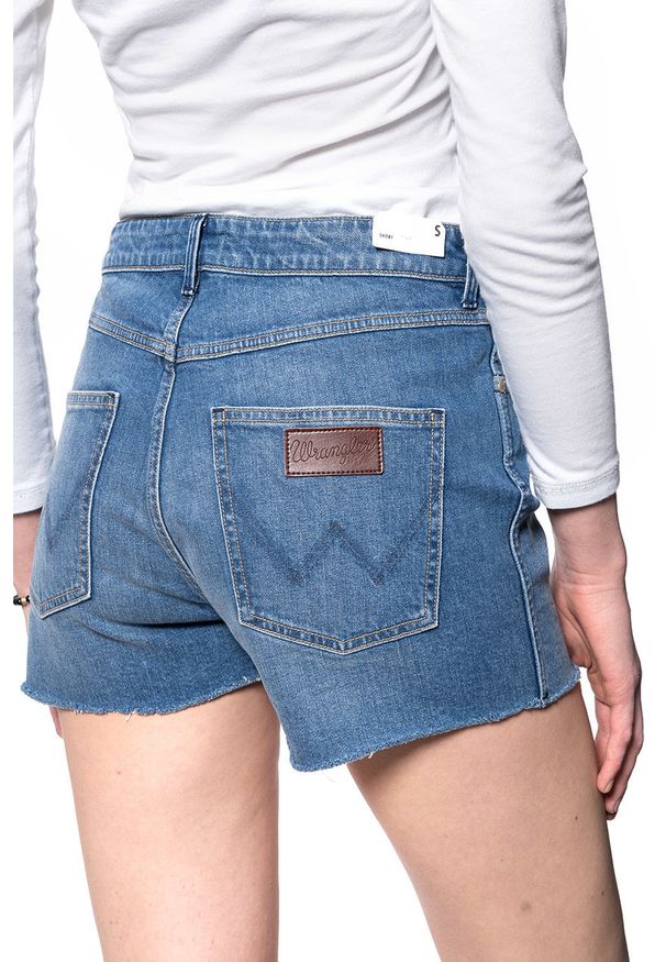 Wrangler - DAMSKIE SHORTY JEANSOWE WRANGLER BOYFRIEND SHORT WORN BLUE W22KKN079 112127818. Materiał: jeans