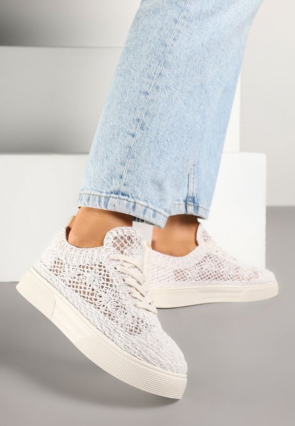 Renee - Beżowe Sneakersy z Ażurowej Koronki na Grubej Podeszwie Nanessia. Okazja: na co dzień. Kolor: beżowy. Materiał: koronka. Wzór: ażurowy, koronka