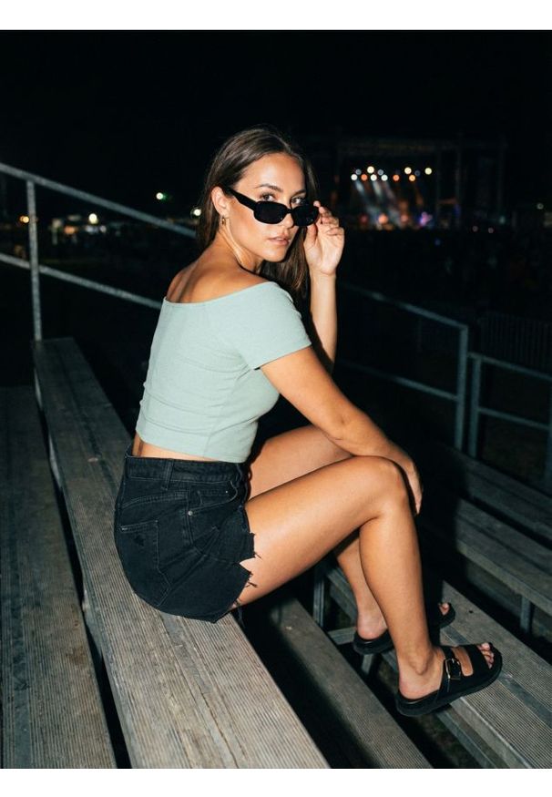 Sinsay - Crop top z krótkim rękawem - zielony. Kolor: zielony. Długość rękawa: krótki rękaw. Długość: krótkie