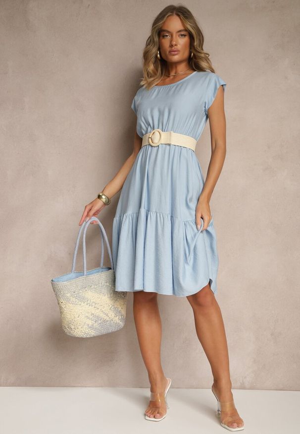 Renee - Jasnoniebieska Rozkloszowana Sukienka z Wiskozy Linurea. Okazja: na co dzień. Kolor: niebieski. Materiał: wiskoza. Styl: klasyczny, elegancki, casual