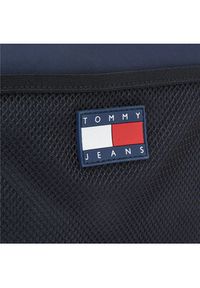 Tommy Jeans Torebka Tjw Skater Girl Camera Bag AW0AW15415 Granatowy. Kolor: niebieski