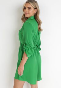 Born2be - Zielona Koszulowa Sukienka Mini ze Ściągaczem w Pasie i Podpinanymi Rękawami Claira. Kolor: zielony. Długość rękawa: długi rękaw. Typ sukienki: koszulowe. Długość: mini #3