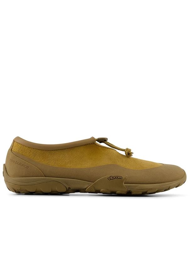 Buty unisex New Balance Minimus MT10T9CZ - brązowe. Zapięcie: bez zapięcia. Kolor: brązowy. Materiał: zamsz, materiał, syntetyk, guma. Szerokość cholewki: normalna. Sport: bieganie