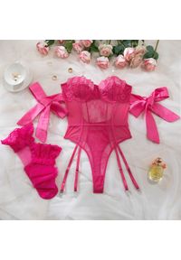 Intica - Body koronkowe z kokardkami na specjalne okazje Viktoriya. Kolor: różowy. Materiał: koronka. Długość: długie. Wzór: paski, koronka #1