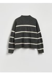 Reserved - Sweter w paski - szary. Kolor: szary. Materiał: wełna, dzianina. Wzór: paski