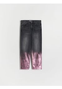 Reserved - Jeansy straight z metalicznym efektem - szary. Kolor: szary
