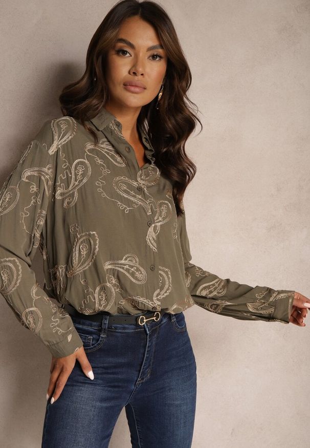 Renee - Zielona Koszula z Wiskozy z Metaliczną Nitką i Haftem Elorianae. Okazja: na co dzień. Kolor: zielony. Materiał: wiskoza. Wzór: haft. Styl: elegancki, casual