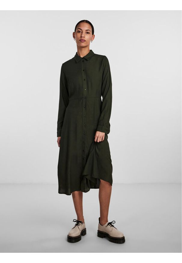 Pieces Sukienka koszulowa 17140732 Zielony Regular Fit. Kolor: zielony. Materiał: wiskoza. Typ sukienki: koszulowe