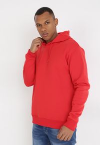 Born2be - Czerwona Bluza Notanthus. Okazja: na co dzień. Typ kołnierza: kaptur. Kolor: czerwony. Materiał: polar, dzianina. Wzór: jednolity. Styl: casual #8