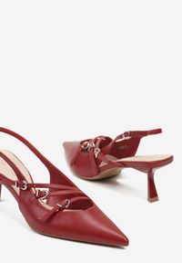 Born2be - Bordowo-Czerwone Sandały na Obcasie Typu Kaczuszka z Paskami Zakończonymi Sprzączkami Verivia. Okazja: na co dzień. Zapięcie: pasek. Kolor: czerwony. Wzór: paski, koronka. Materiał: koronka. Sezon: lato. Obcas: na obcasie. Styl: casual, elegancki. Wysokość obcasa: średni #2