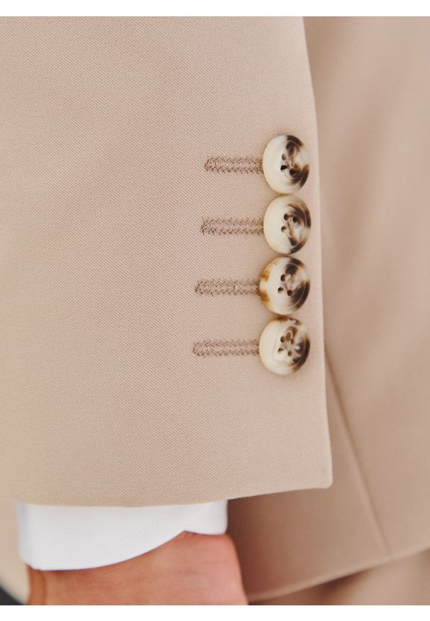 Pako Lorente - PAKO LORENTE - Gładki beżowy garnitur męski. Kolor: beżowy. Materiał: poliester, elastan, wiskoza. Wzór: gładki