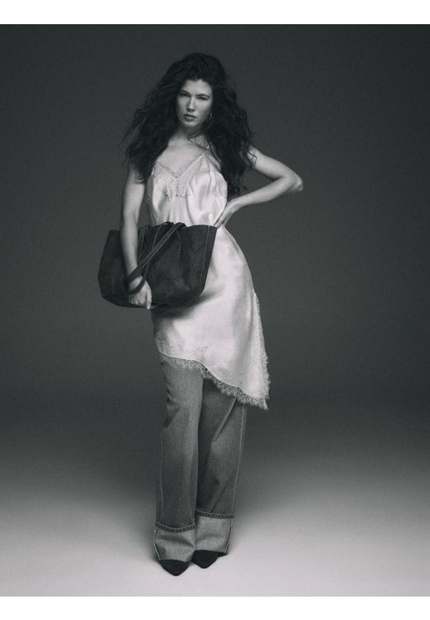 Reserved - Torebka shopper z imitacji zamszu - oliwkowy. Kolor: oliwkowy. Materiał: zamszowe