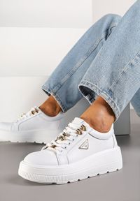 Born2be - Białe Sneakersy na Grubej Podeszwie ze Skóry Naturalnej z Trójkątną Ozdobą Dollassea. Okazja: na co dzień. Kolor: biały. Materiał: skóra. Wzór: aplikacja #5