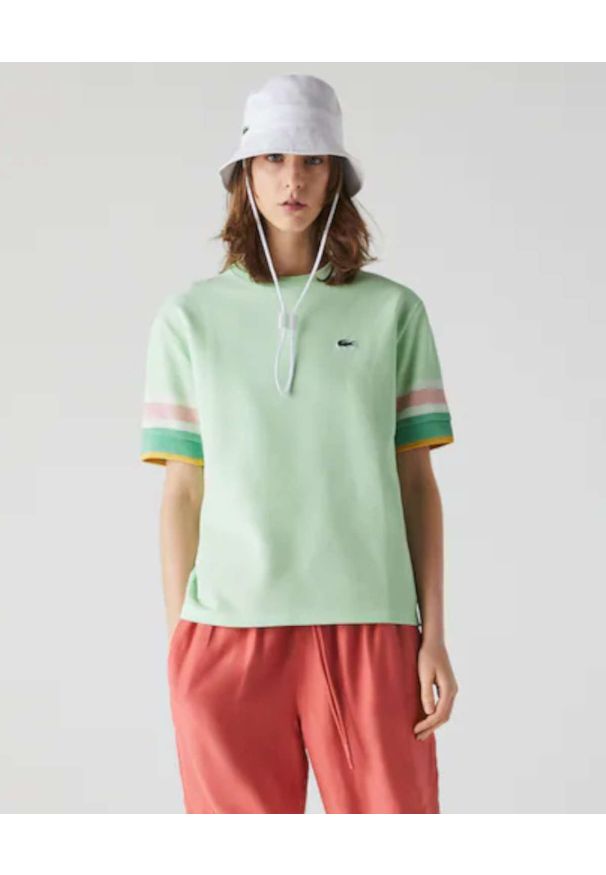 Lacoste - LACOSTE - Zielona bluzka z paskami na rękawach. Kolor: zielony. Materiał: jeans, bawełna. Wzór: haft, paski. Sezon: wiosna