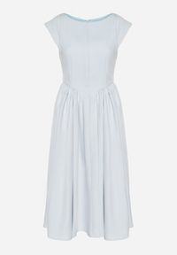 Born2be - Niebieska Rozkloszowana Sukienka Vices z Dekoltem Typu Łódka Milasena. Okazja: na co dzień. Kolor: niebieski. Materiał: jeans. Wzór: aplikacja. Typ sukienki: rozkloszowane. Styl: casual #2