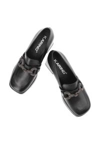 Czarne Półbuty Karino Eleganckie Skórzane Buty Na Obcasie. Okazja: na co dzień. Kolor: czarny. Materiał: skóra. Szerokość cholewki: normalna. Obcas: na obcasie. Styl: elegancki. Wysokość obcasa: średni #5