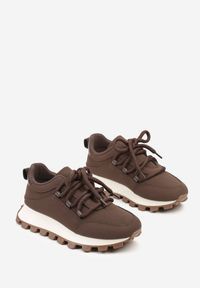 Renee - Brązowe Sneakersy na Platformie Ozdobionej Tłoczeniem Zerla. Okazja: na co dzień. Kolor: brązowy. Materiał: jeans. Wzór: aplikacja. Obcas: na platformie #5