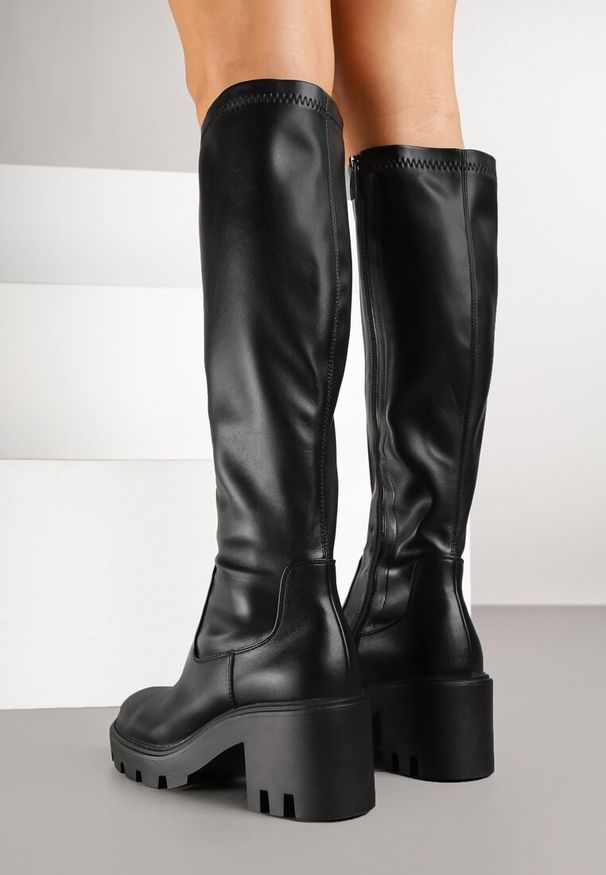 Born2be - Czarne Kozaki na Słupku z Dopasowaną Cholewką Vemirea. Okazja: na co dzień. Kolor: czarny. Materiał: jeans. Szerokość cholewki: normalna. Obcas: na słupku. Styl: klasyczny, casual, elegancki. Wysokość obcasa: średni