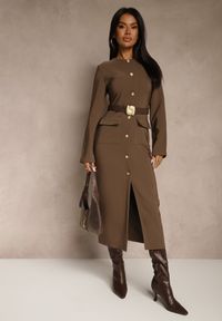 Renee - Brązowa Taliowana Sukienka z Eleganckimi Guzikami i Metaliczną Klamrą Espedia. Okazja: na imprezę, na spotkanie biznesowe. Kolor: brązowy. Materiał: skóra. Długość rękawa: długi rękaw. Styl: elegancki #5