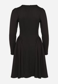 Born2be - Czarna Rozkloszowana Sukienka z Usztywnianymi Miseczkami Tillimara. Kolor: czarny. Typ sukienki: dopasowane #3