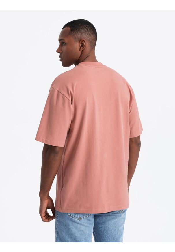 Ombre Clothing - Bawełniany t-shirt męski LOOSE FIT z okrągłym dekoltem – różowy V5 - Rozmiar: M. Okazja: na co dzień. Kolor: różowy. Materiał: bawełna. Styl: casual