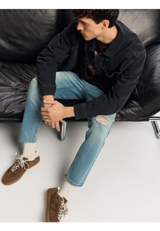 Reserved - Jeansy carrot slim z przetarciami - indigo jeans