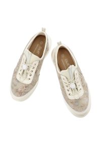 Półbuty damskie S.Barski, ze skóry naturalnej licowej wsuwane na lekkiej podeszwie, beżowe, GR61-5990. Okazja: na co dzień. Zapięcie: bez zapięcia. Kolor: beżowy. Materiał: skóra. Szerokość cholewki: normalna. Styl: casual, elegancki #7