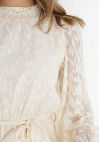 Born2be - Beżowa Sukienka Koronkowa Wiązana w Pasie Mova. Kolor: beżowy. Materiał: koronka. Wzór: motyw zwierzęcy, nadruk. Długość: mini #4