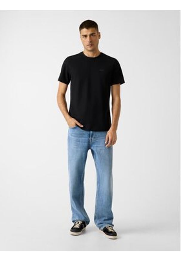 Guess T-Shirt 180290 Czarny Classic Fit. Kolor: czarny
