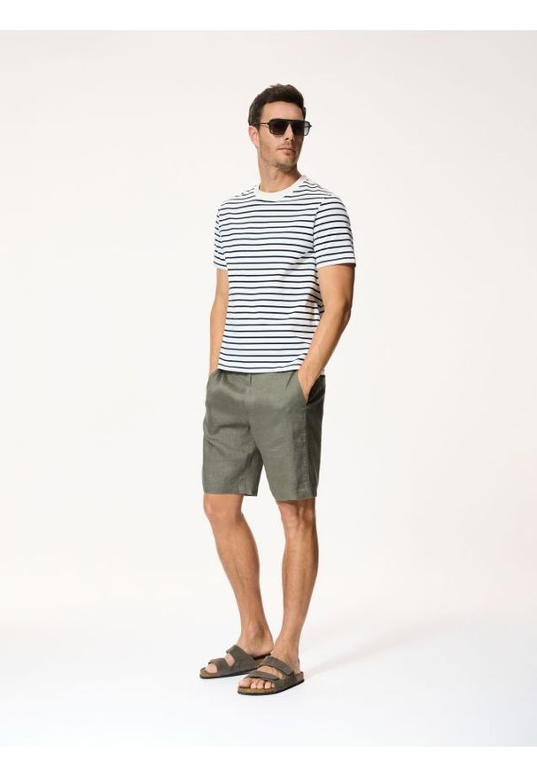 Reserved - T-shirt regular z bawełny merceryzowanej - złamana biel. Materiał: bawełna