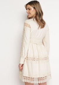 Born2be - Beżowa Sukienka z Koronką i Guzikami przy Dekolcie Thompson. Kolor: beżowy. Materiał: koronka. Wzór: koronka #3