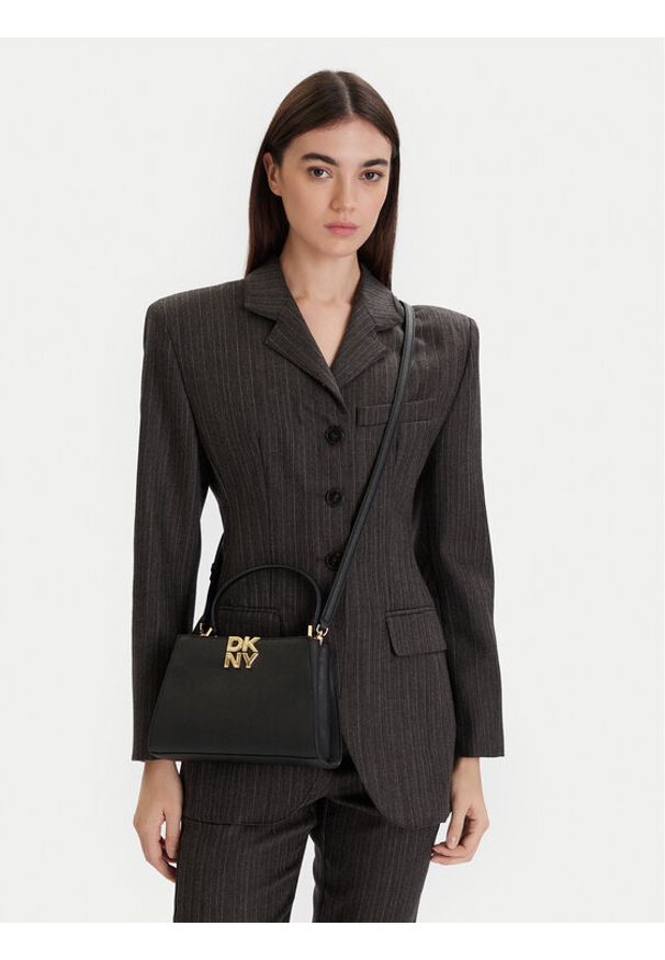 DKNY Torebka Foster R52D1L93 Czarny. Kolor: czarny. Materiał: skórzane