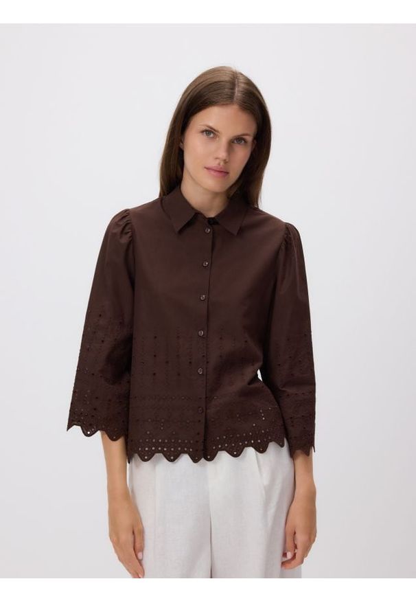 Reserved - Koszula z ażurowym wzorem - ciemnobrązowy. Kolor: brązowy. Materiał: bawełna. Wzór: ażurowy