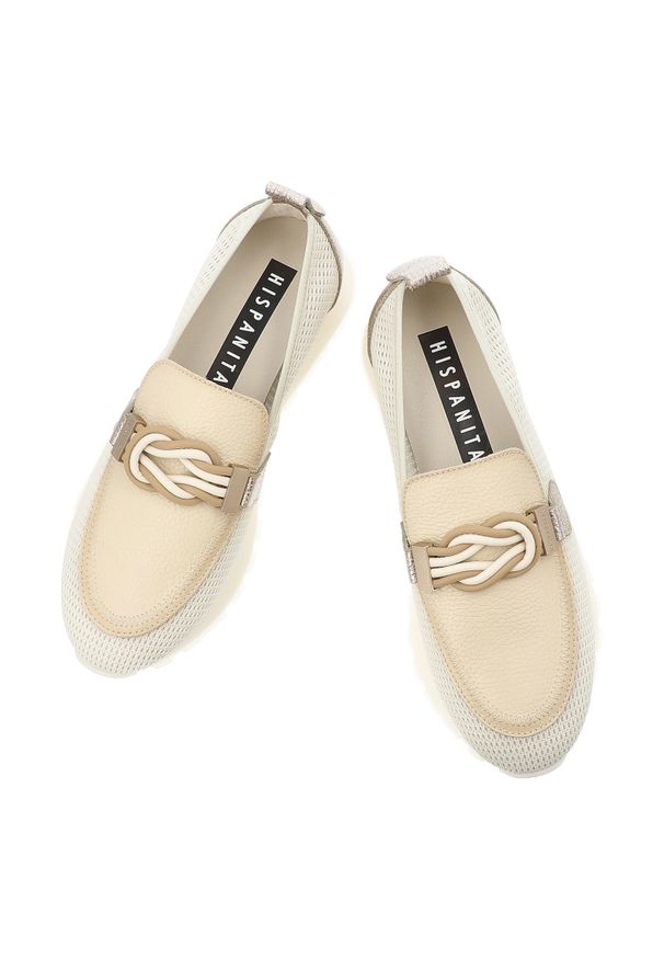 Półbuty damskie Hispanitas, ze skóry naturalnej z tekstylnymi wstawkami z siateczki i wsuwanym krojem, beżowe, HV264857 Formentera-V26 Panna Bolero-V. Okazja: na co dzień. Kolor: beżowy. Materiał: skóra. Szerokość cholewki: normalna. Wzór: gładki. Styl: casual, elegancki