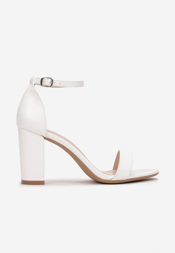 Renee - Białe Sandały Bargaining. Okazja: na co dzień. Zapięcie: pasek. Kolor: biały. Materiał: jeans, koronka. Wzór: koronka. Obcas: na słupku, na obcasie. Styl: casual, klasyczny. Wysokość obcasa: wysoki