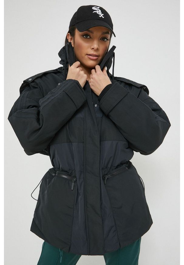 adidas Originals kurtka damska kolor czarny zimowa oversize. Kolor: czarny. Materiał: materiał. Sezon: zima