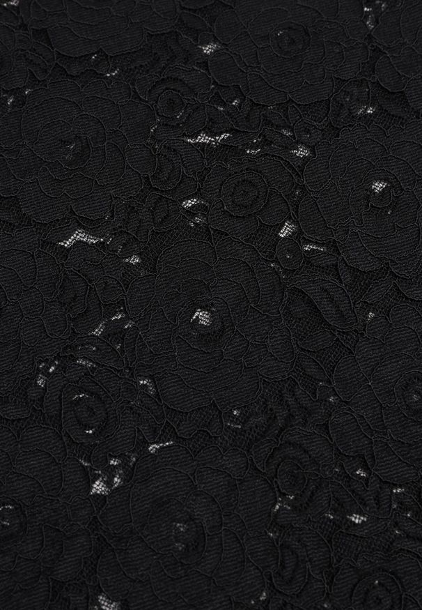 Born2be - Czarne Koronkowe Body z Krótkim Rękawem Moanelli. Okazja: na co dzień. Kolor: czarny. Materiał: koronka. Długość rękawa: krótki rękaw. Długość: krótkie. Wzór: aplikacja, kwiaty. Styl: casual