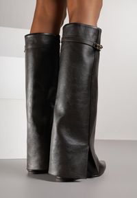 Renee - Brązowe Kozaki na Koturnie z Cholewką Imitującą Nogawkę z Aplikacją Testarria. Okazja: na randkę. Kolor: brązowy. Materiał: jeans. Szerokość cholewki: normalna. Wzór: aplikacja. Obcas: na koturnie. Styl: rockowy. Wysokość obcasa: średni #6