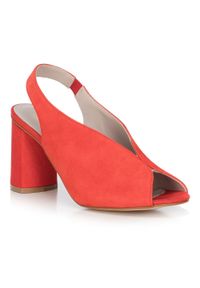 Wittchen - Damskie sandały zamszowe na słupku z gumką czerwone. Zapięcie: pasek. Kolor: czerwony. Materiał: zamsz, skóra. Szerokość cholewki: normalna. Obcas: na słupku. Styl: wizytowy. Wysokość obcasa: średni #1