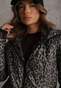 Renee - Zielona Panterkowa Kurtka z Odpinanym Kapturem Anastaera. Kolor: zielony. Materiał: poliester. Długość rękawa: długi rękaw. Sezon: wiosna #7