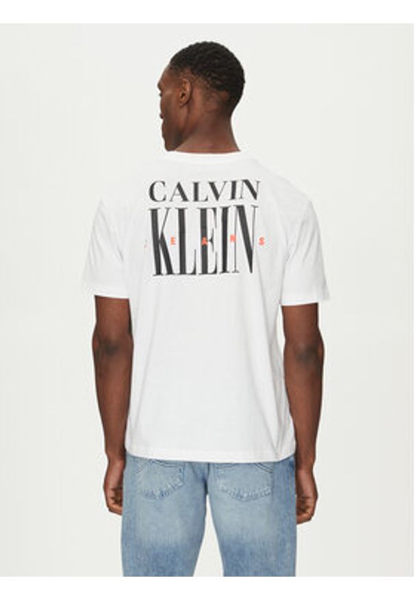 Calvin Klein Jeans T-Shirt Serif Font Graphic J30J327473 Biały Regular Fit. Kolor: biały. Materiał: bawełna
