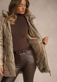 Renee - Beżowa Przejściowa Kurtka z Pikowanymi Przeszyciami Kapturem i Suwakami Taranessa. Okazja: na imprezę, na co dzień. Kolor: beżowy. Materiał: jeans, dzianina. Styl: elegancki, casual, klasyczny #5