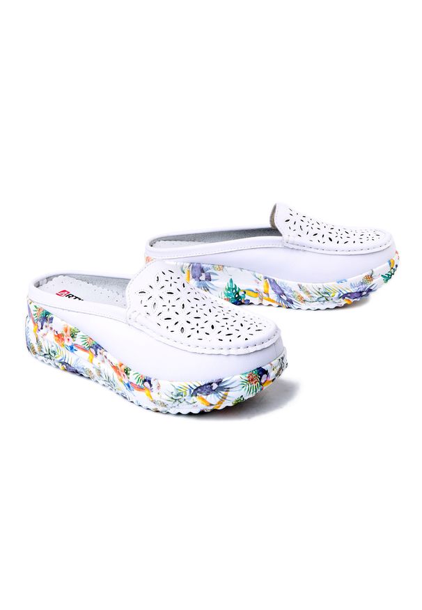 Artiker Relaks 58C0759, klapki damskie. Kolor: biały. Materiał: skóra. Obcas: na koturnie