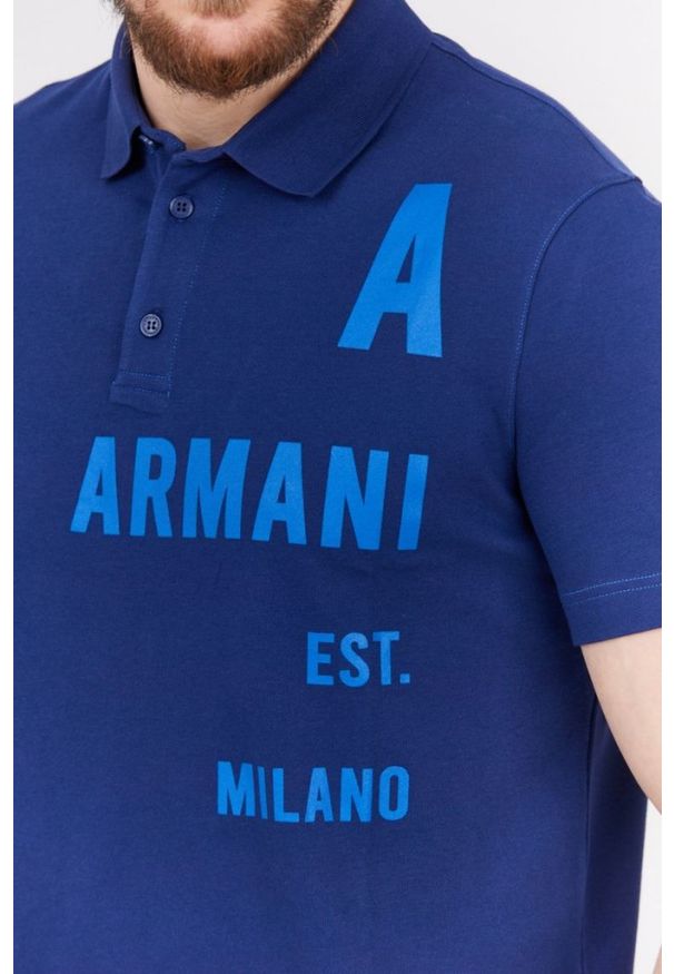 Armani Exchange - ARMANI EXCHANGE Granatowa męska koszulka polo z nadrukiem, Rozmiar M. Typ kołnierza: polo. Kolor: niebieski. Wzór: nadruk